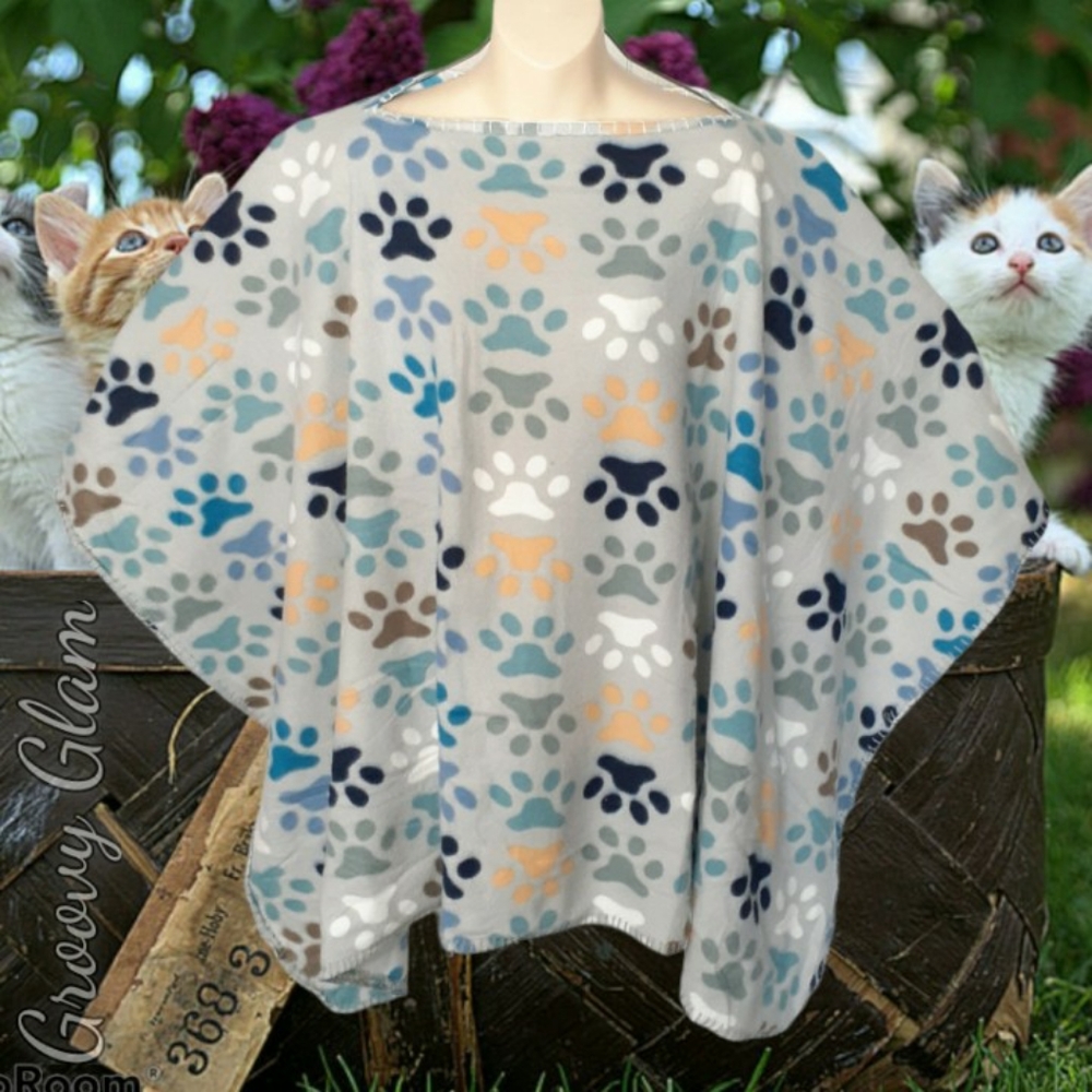 GROOVY GLAM Handmade Gray Paw Prints Classic Fleece Poncho